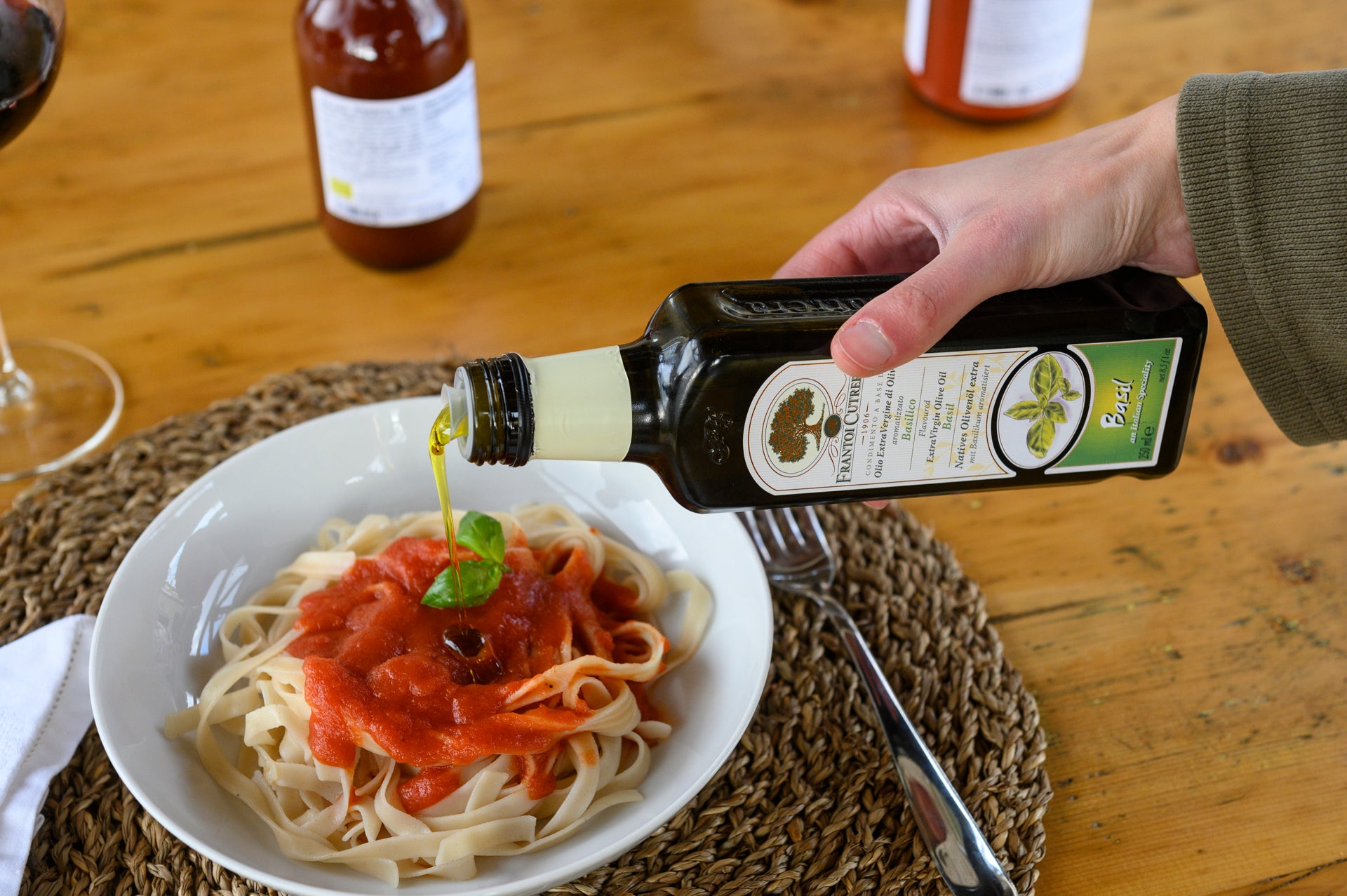 Condimento a base di olio extra vergine di oliva 98% aromatizzato al basilico