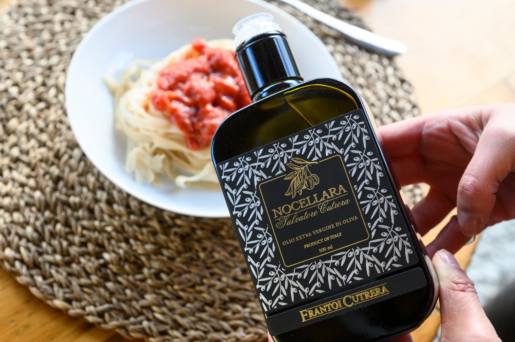 Olio-di-Oliva-Benefici-per-la-Salute FRANTOI CUTRERA