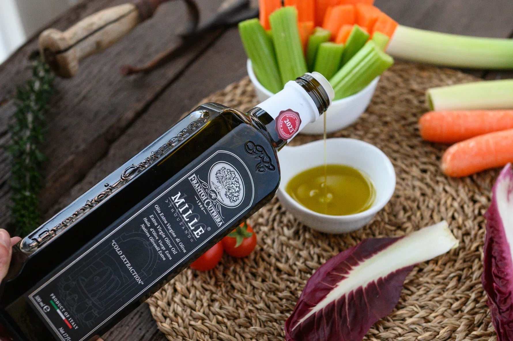 Olio da Olivastro vs Olio EVO Tradizionale: Differenze, Benefici e Abbinamenti