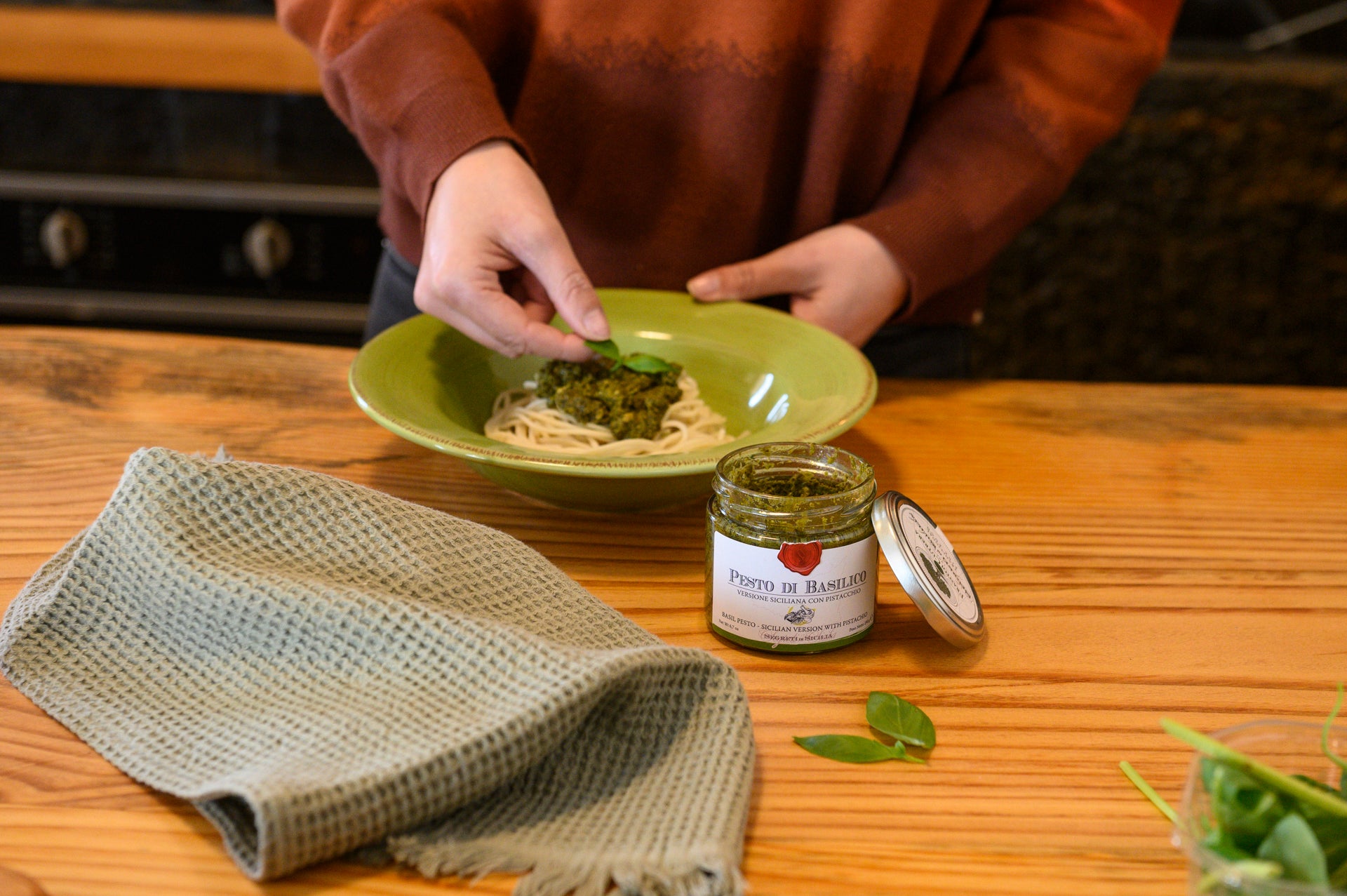 Pesto di Basilico: Tradizione, Varianti e Consigli Utili