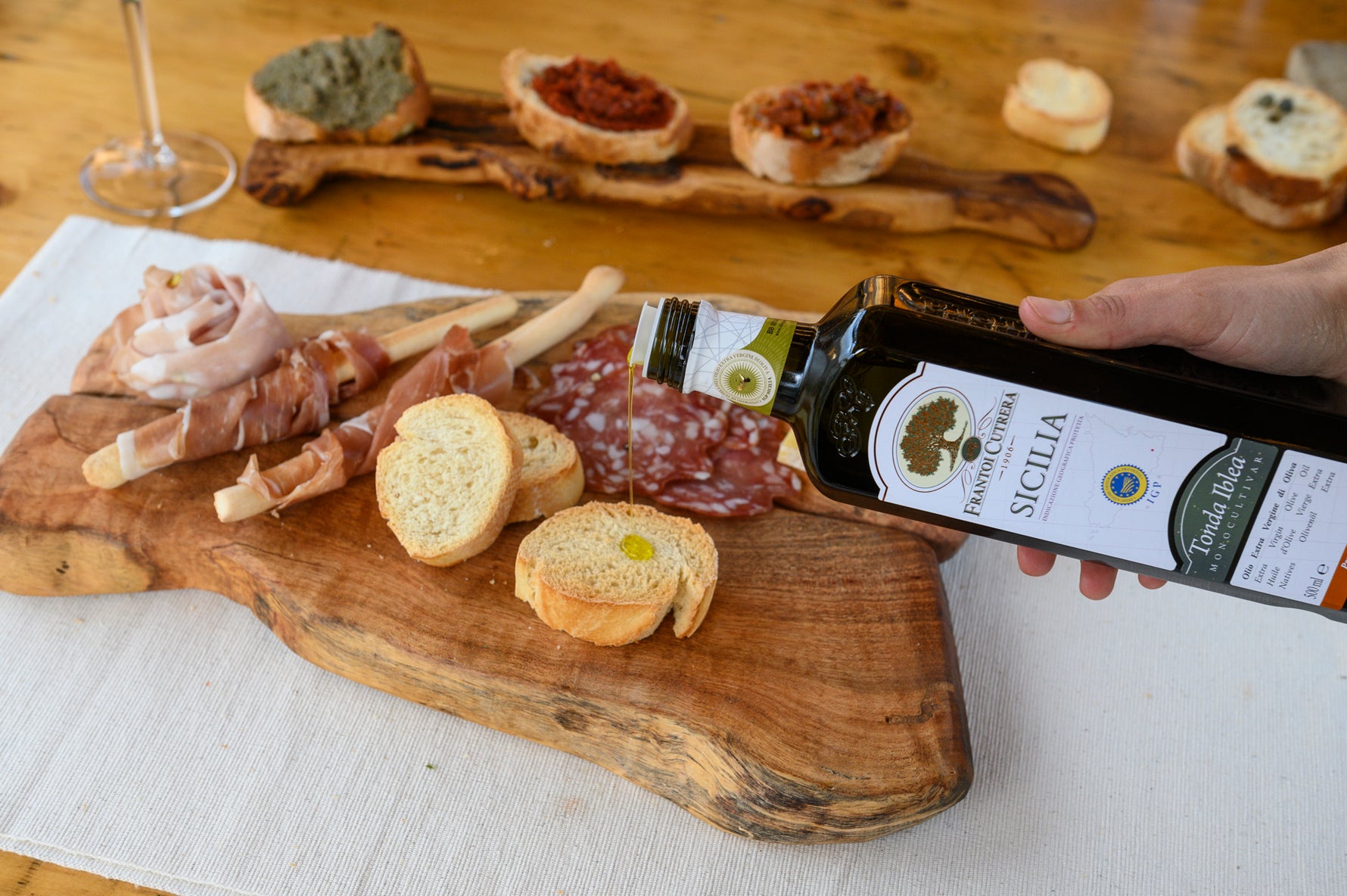 Prezzo-Dell-Olio-di-Oliva-I-Fattori-che-Fanno-la-Differenza FRANTOI CUTRERA