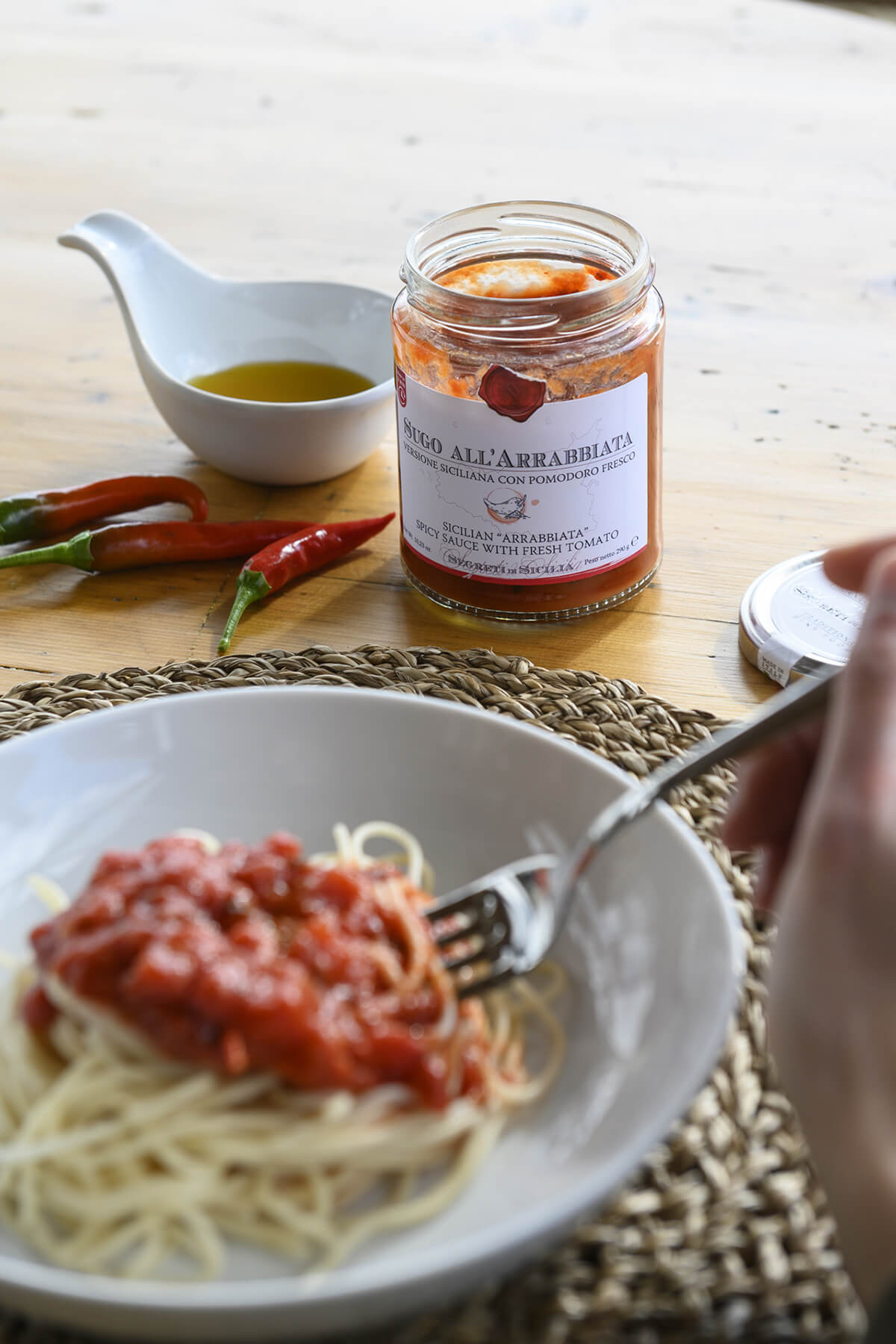 Sugo all’arrabbiata versione siciliana con pomodoro fresco – Segreti di Sicilia - FRANTOI CUTRERA