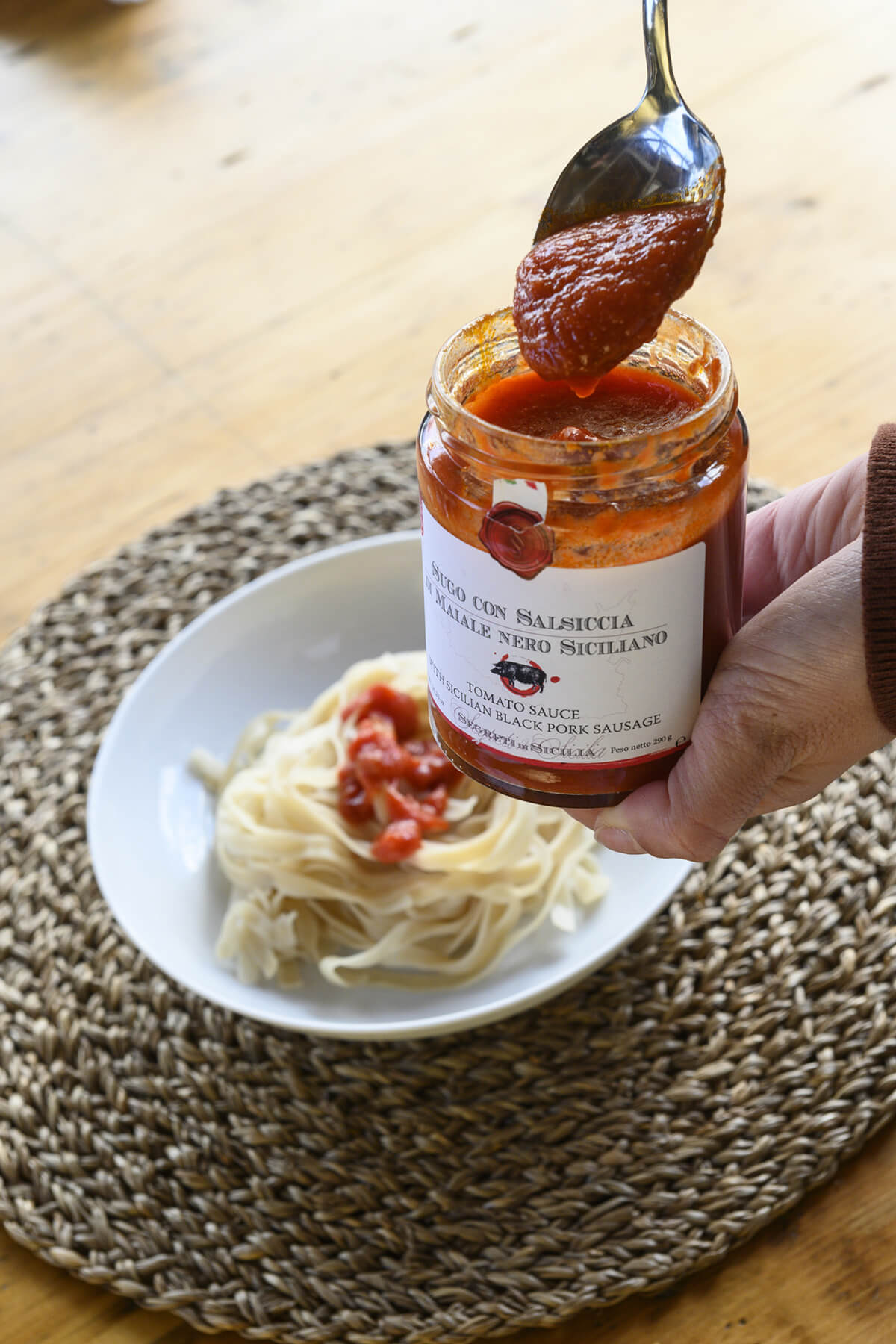 Sugo con salsiccia di maiale nero siciliano - Segreti di Sicilia - FRANTOI CUTRERA