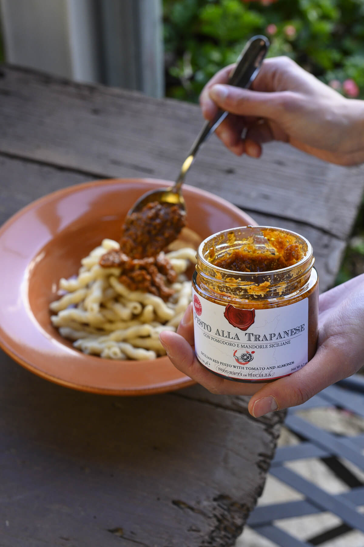 Pesto alla trapanese – Segreti di Sicilia - FRANTOI CUTRERA