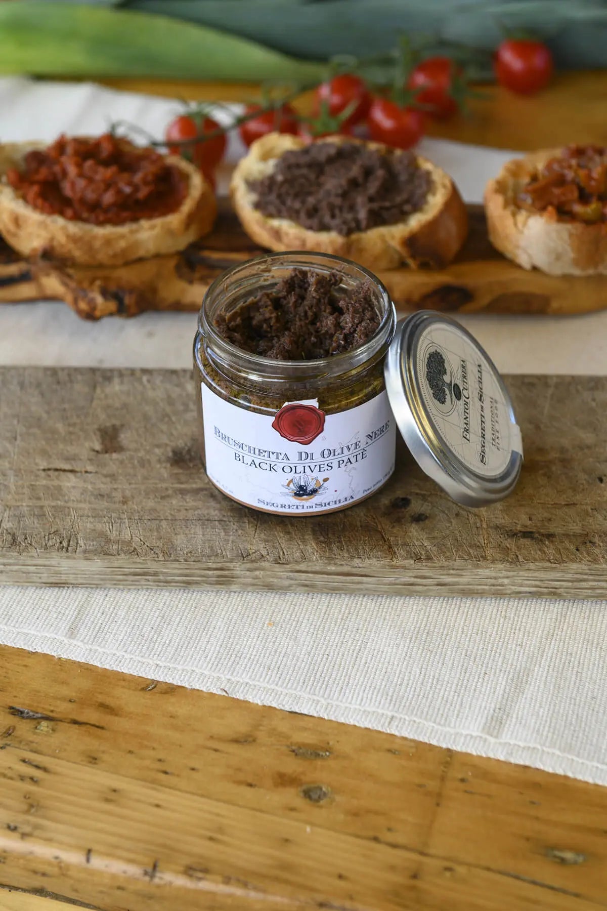 Bruschetta di olive nere – Segreti di Sicilia - FRANTOI CUTRERA