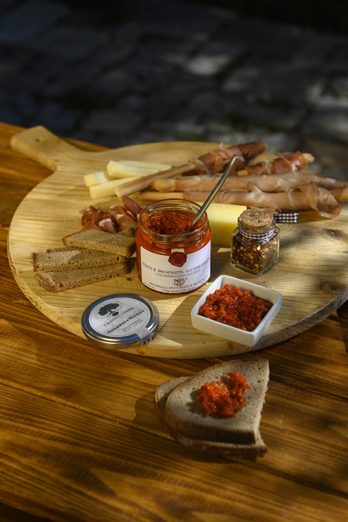 Pesto & bruschetta all'arrabbiata – Segreti di Sicilia - FRANTOI CUTRERA