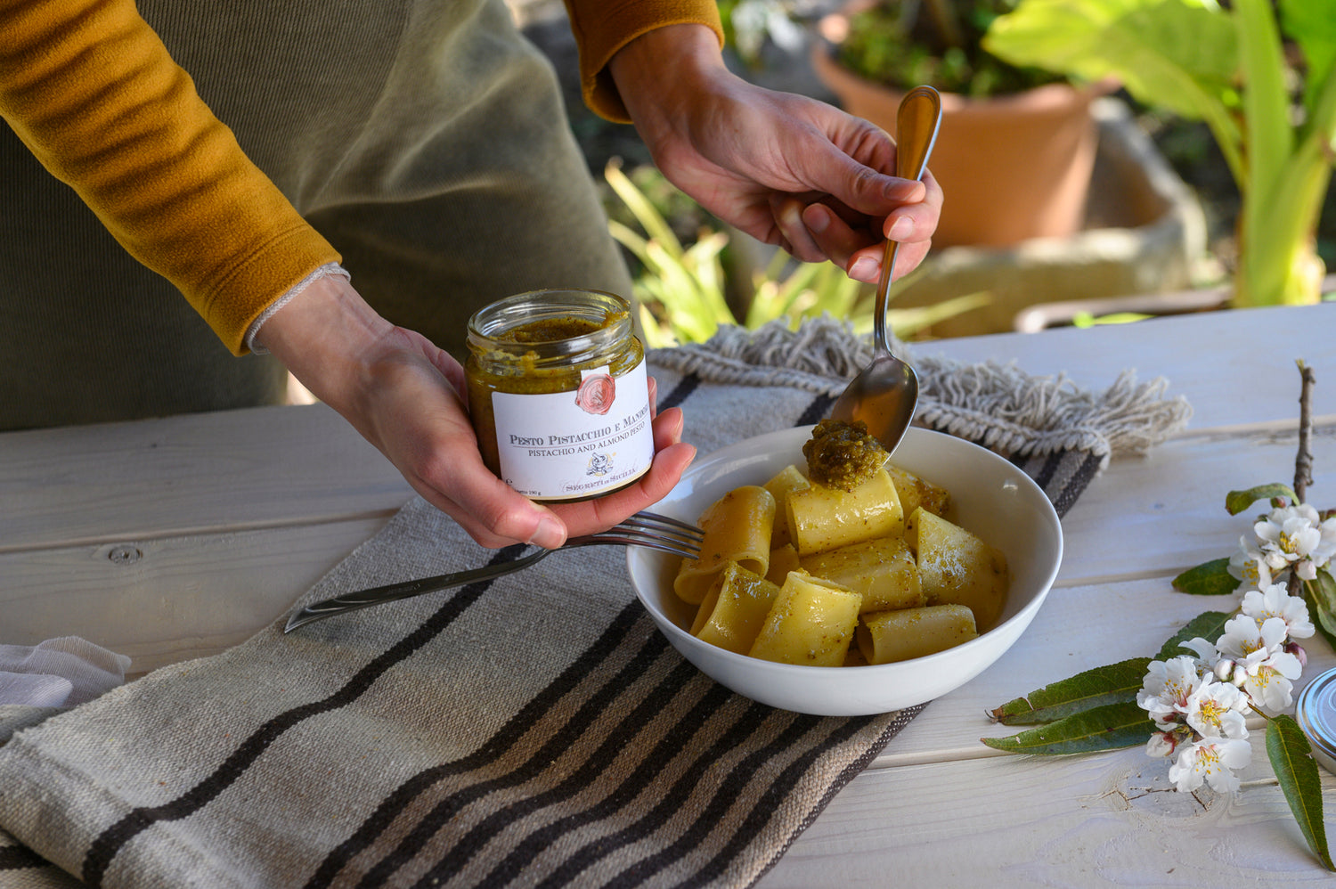 Pesto pistacchio e mandorle – Segreti di Sicilia - FRANTOI CUTRERA