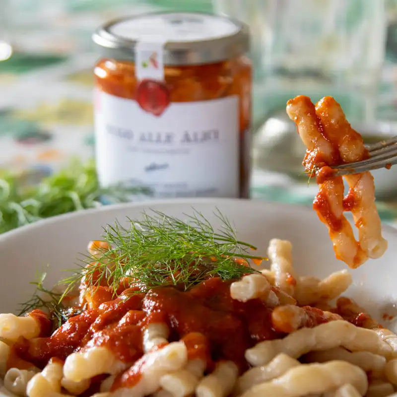 pasta con sugo alle alici di Sicilia